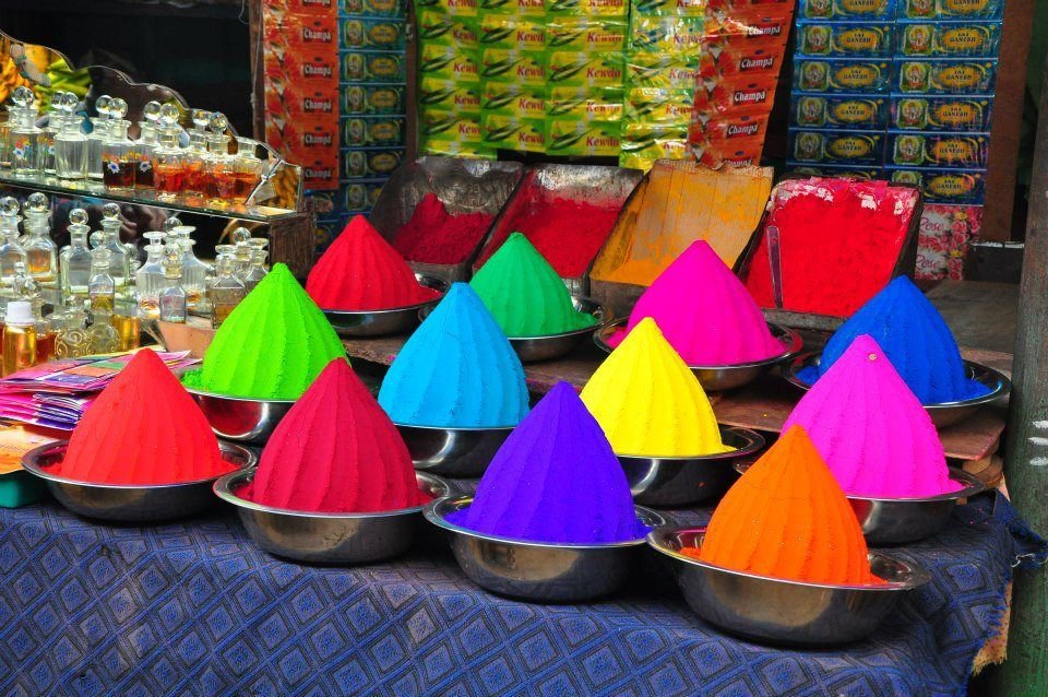 Choosing a Holi Color Supplier for the UK